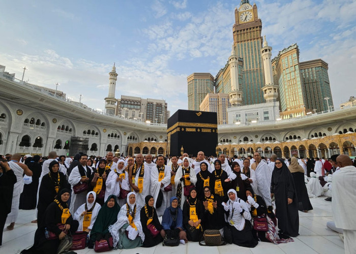Tangis Haru Iringi 433 Jamaah Holiday Angkasa Wisata Saat Laksanakan Tawaf Wada