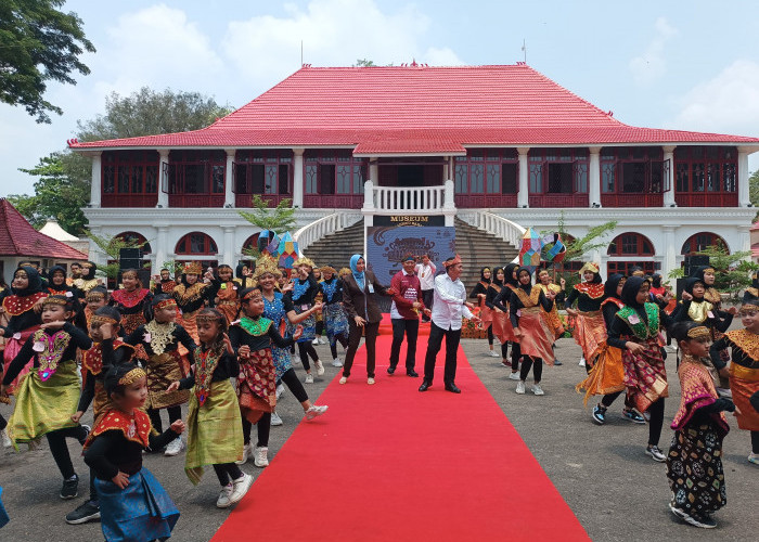 Sambut Hari Sumpah Pemuda, 300 Penari Anak Ramaikan Halaman Museum SMB II Palembang