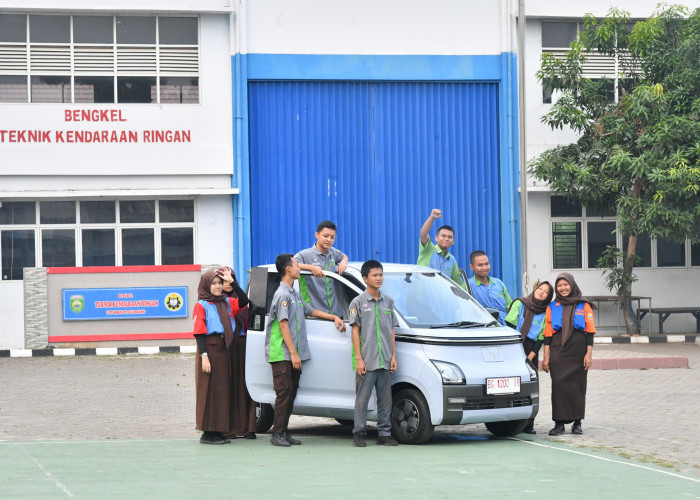 Alhamdulillah, Bantuan Mobil Listrik Presiden Jokowi Tiba di SMKN 2 Palembang 