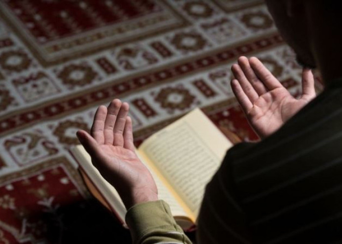Di Usia Berapa Kalian Tahu Nabi Muhammad SAW Tak Pernah Mengangkat Tangan Saat Berdoa Setelah Sholat Wajib?