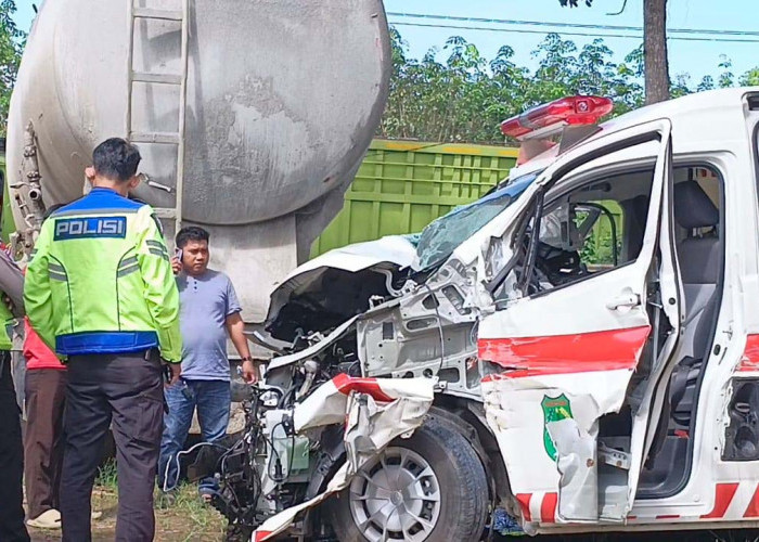 Ambulans dari Muba Alami Lakalantas di Jalintim Banyuasin, Sopir Patah Kaki dan 6 Penumpang Luka