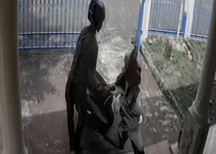 Motor Pengajar Les Raib Digondol Pencuri Terekam Kamera CCTV