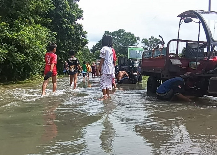 Awas! Jalan Sekayu-Plakat Tinggi Terputus Akibat Banjir di Muba