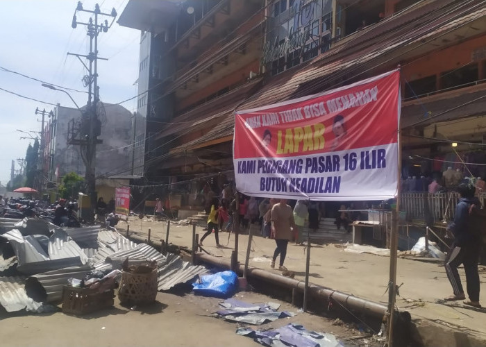 Lapak Pedagang Dibongkar Petugas, Pasar 16 Ilir Palembang Segera Direvitalisasi