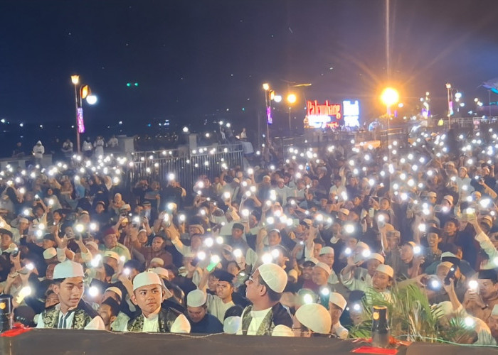 Warga Palembang Padati BKB, Antusias Ikuti Tabligh Akbar Ustad Abdul Somad