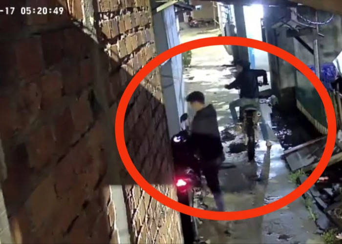 Motor untuk Cari Nafkah Raib Saat Subuh, Tangis Korban Pecah Lihat Rekaman CCTV