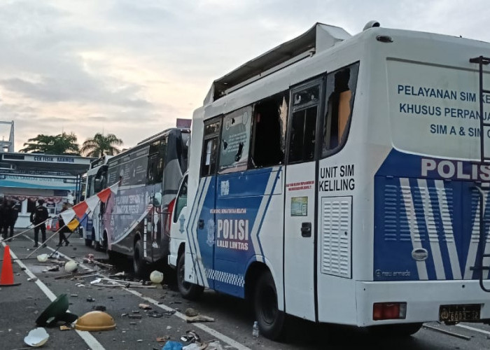 Pos Jaga dan Mobil Dinas Direktorat Lalu Lintas Polda Sumsel Dibakar