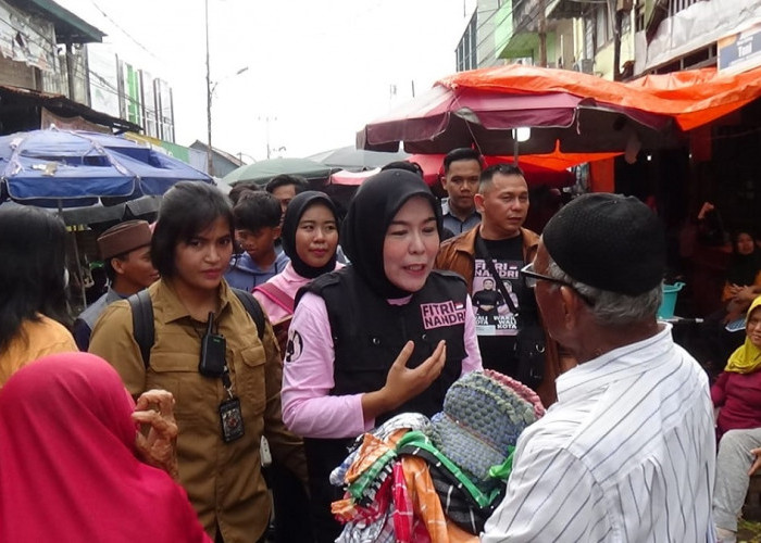 Fitri Kunjungi Pasar 26 Ilir, Fokus Utama pada Peningkatan Keamanan Pasar!