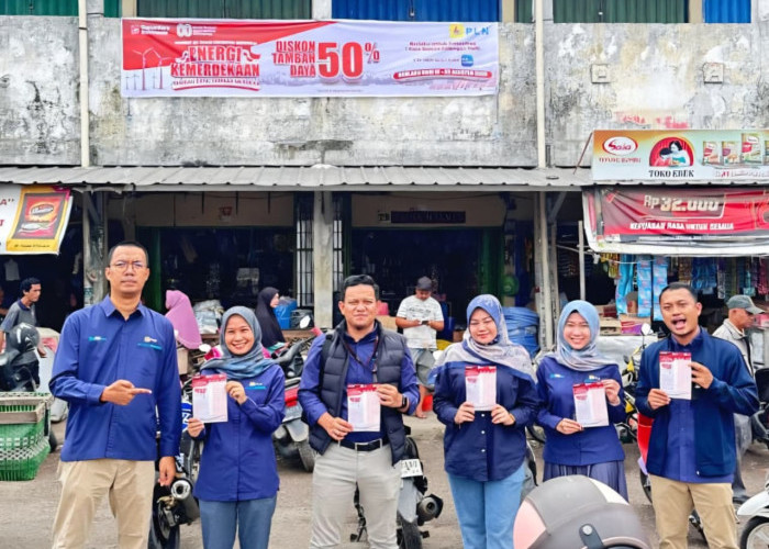 PLN UP3 Ogan Ilir Ajak Warga Pasar Indralaya Naik Daya dengan Diskon 50%