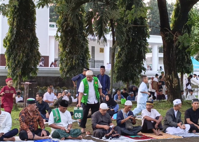 20 Ribu Jemaah Padati Salat Ied di Masjid Agung SMB Jayo Wikramo Palembang