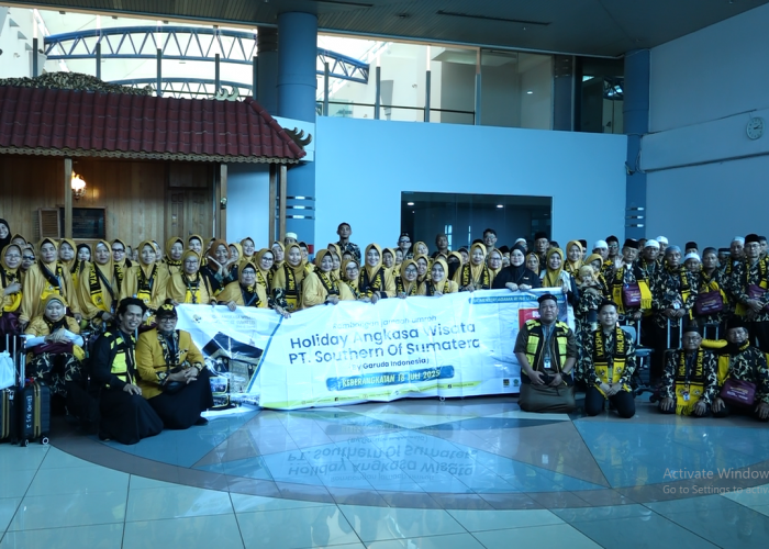 Holiday Angkasa Wisata Berangkatkan 125 Jamaah Umroh Paket 12 Hari  