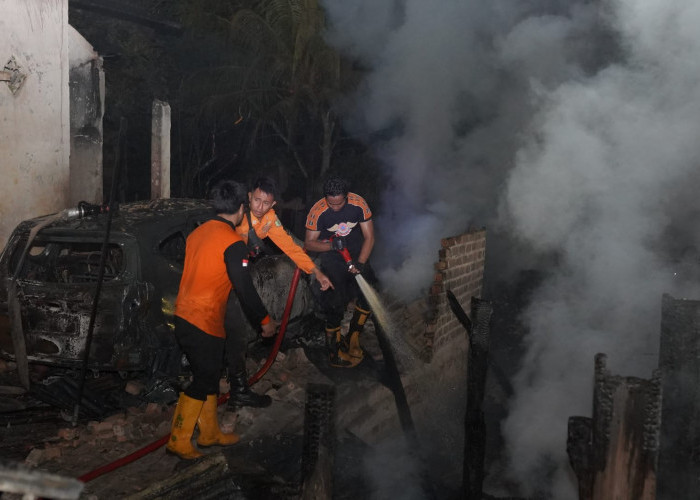 Lima Unit Mobil Pemadam Dikerahkan untuk Jinakkan Api