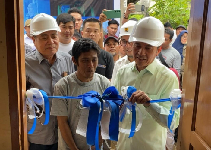 Walikota Palembang Resmikan Bedah Rumah di Hari Bakti PU ke 80 Tahun 