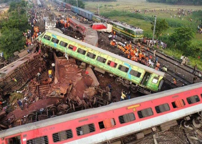 Mengerikan!. Kecelakaan Kereta Api di India, Diduga Kesalahan Sistim Sinyal.