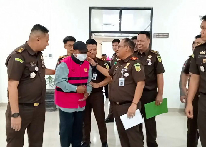 Kejari Muara Enim Tahan Oknum Mantan Kades Petanang Perkara Korupsi Dana Desa Rp1,2 Miliar