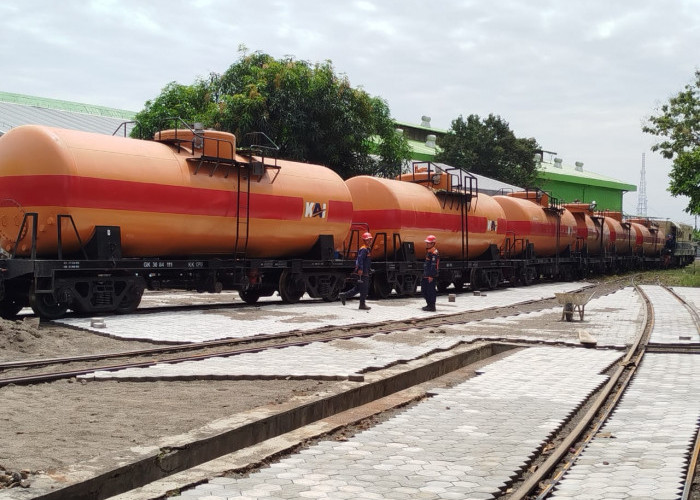 Dukung Distribusi BBM, KAI Divre III Palembang Tambah Armada 6 Gerbong Ketel