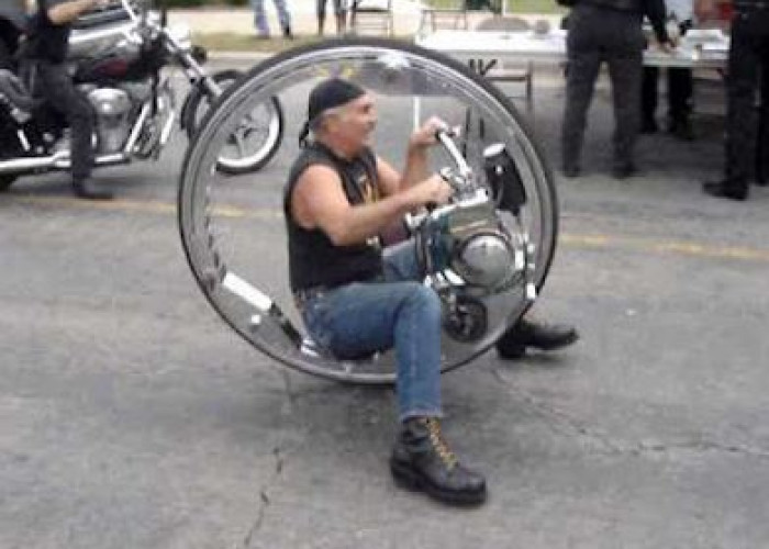 Sepeda Motor Cuma Punya Satu Roda Terinspirasi Film Men In Black 3