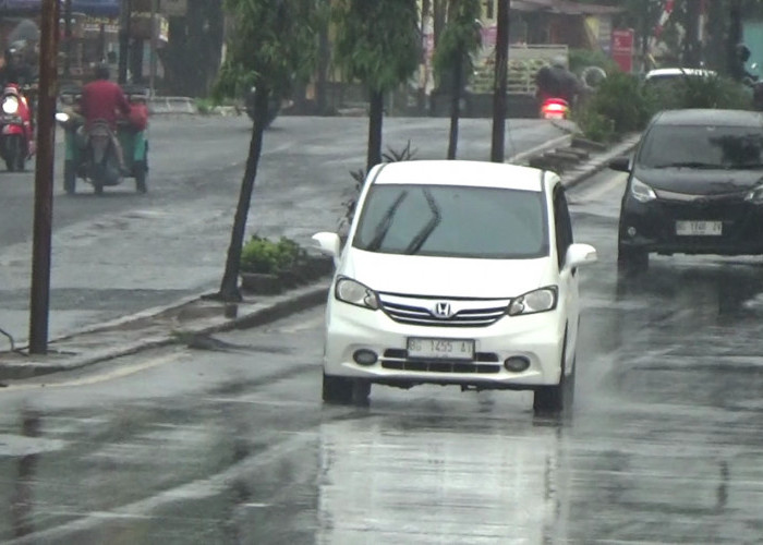 Hujan Guyur Palembang, Warga Harapkan Cuaca Panas dan Polusi Berkurang