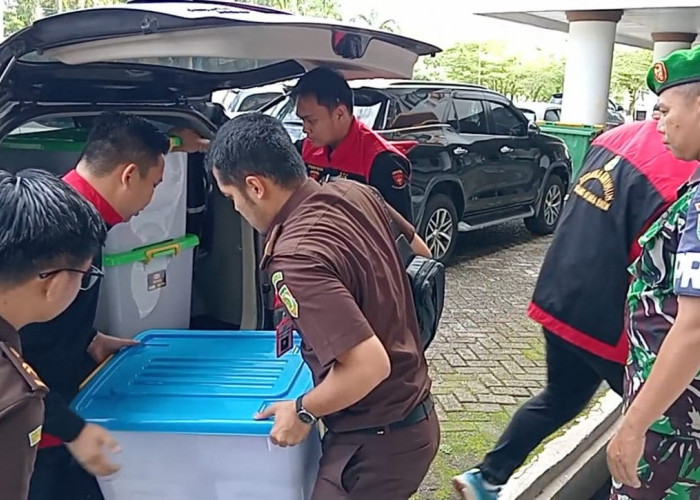 Kejari Muara Enim Geledah Kantor Dispora dan KONI