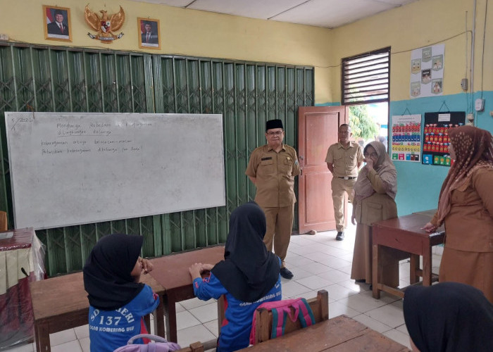 Lakukan Kunjungan Secara Dadakan, Kadisdik OKU Pastikan Proses Belajar Mengajar Berjalan Baik 
