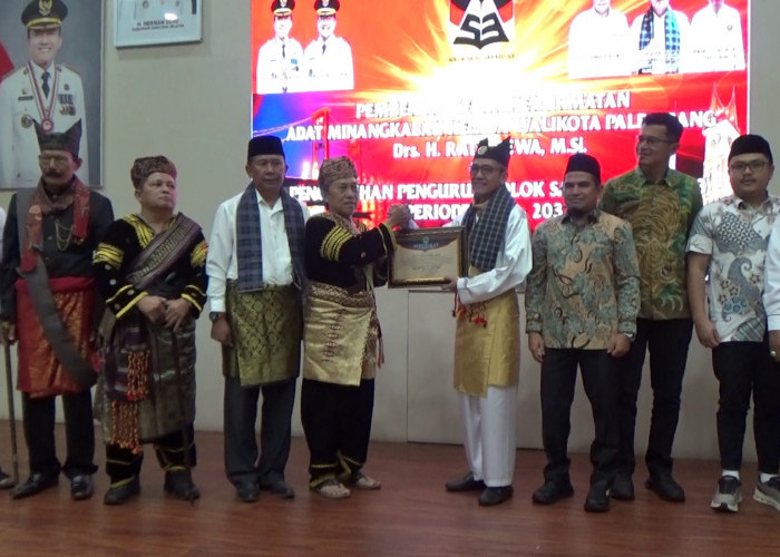 Wali Kota Palembang Ratu Dewa Terima Gelar Kehormatan Adat Minangkabau 'Sutan Malin Batuah' 