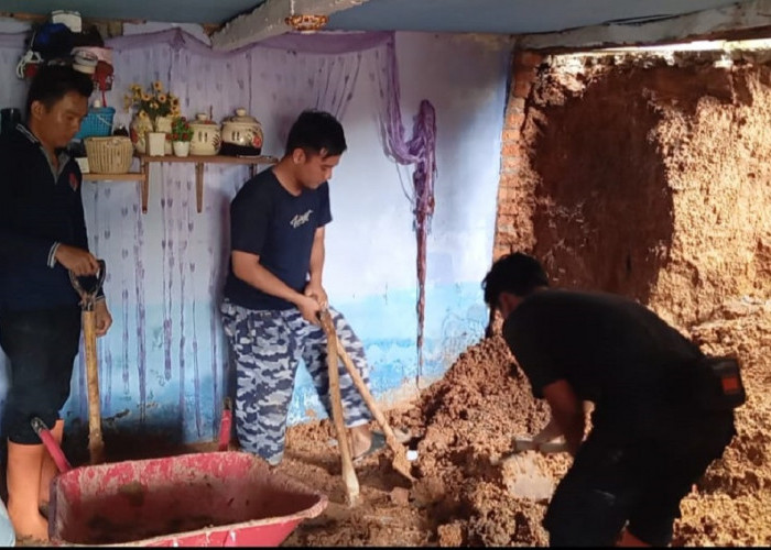 Detik-Detik Rumah Warga PALI Tertimbun Longsor Saat Semua Orang Tertidur
