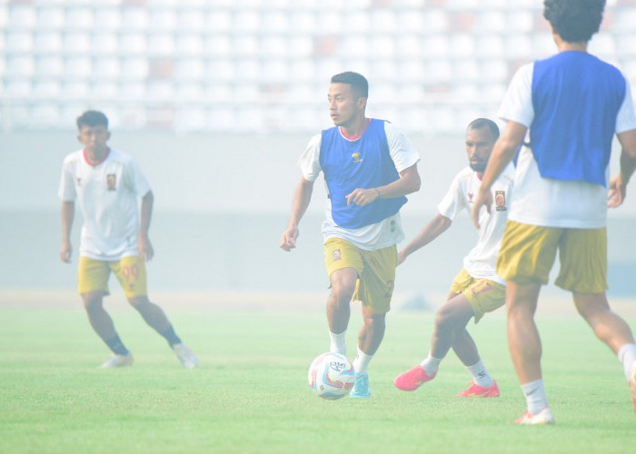 Kabut Asap Selimuti Stadion Gelora Sriwijaya Jakabaring Ganggu Official Training Tim Sriwijaya FC
