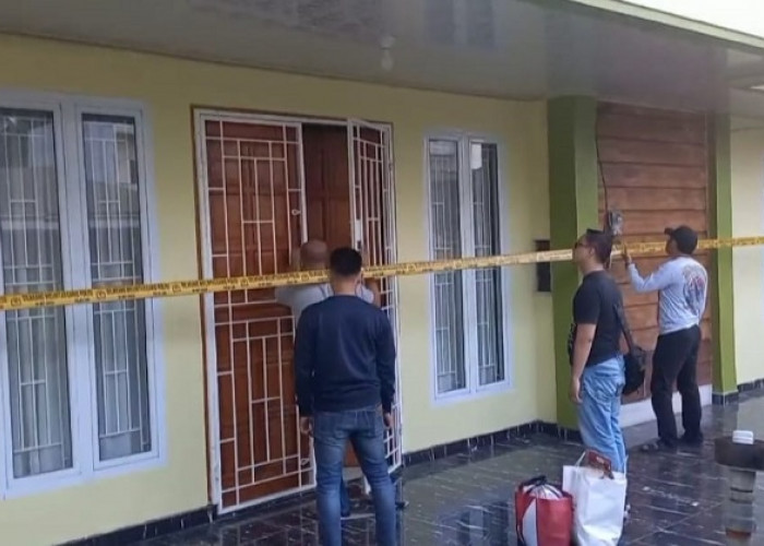 Polisi Ditresnarkoba Polda Lampung Sita Sejumlah Barang dan Segel Rumah Selebgram APS