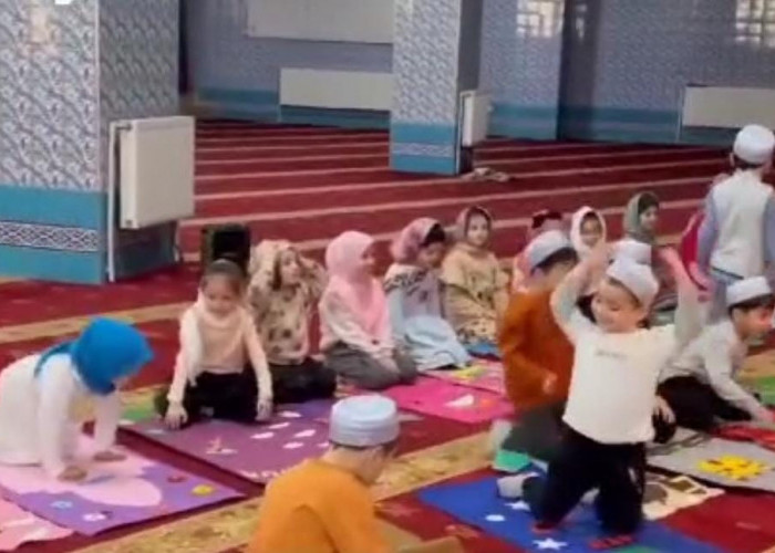 Anak-Anak Bermain di Masjid Selama Shalat, Tidak Perlu Dimarahi, Tetapi Lakukan Dua Hal Ini