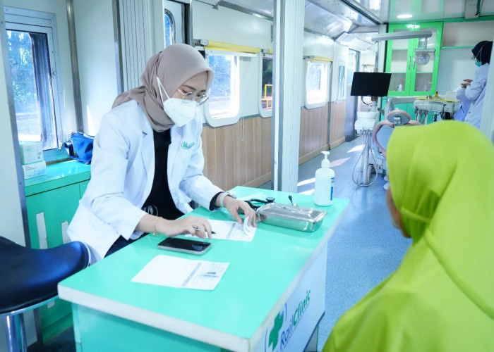 Layanan Kesehatan Gratis Rail Clinic di Stasiun Payakabung Untuk Masyarakat