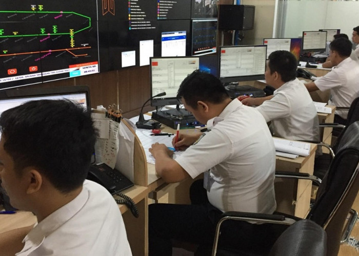 Terungkap! Ini Peran Kunci Pusat Pengendali Operasi KA dalam Kelancaran Perjalanan