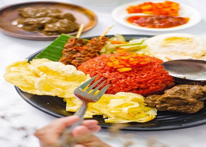 Nasi Goreng Merah Khas Palembang, Perpaduan Rasa Gurih, Manis, dan Asam yang Menggugah Selera