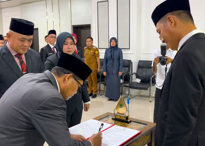 Bupati PALI Asgianto Lantik 9 Pejabat Eselon dan 1 PNS