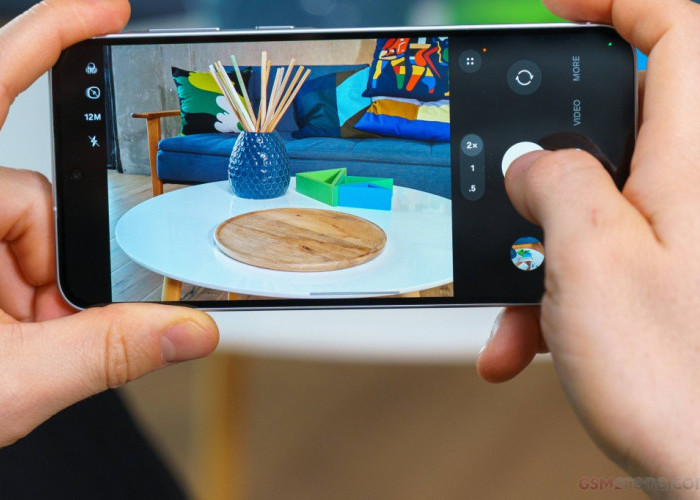 Samsung Galaxy A Series vs iPhone: Mana Lebih Menguntungkan di Kelas Menengah?