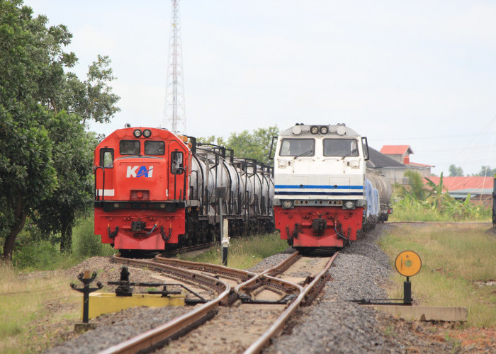 Kereta Api Jadi Andalan Distribusi BBM Sumbagsel di Tengah Lonjakan Mobilitas Lebaran