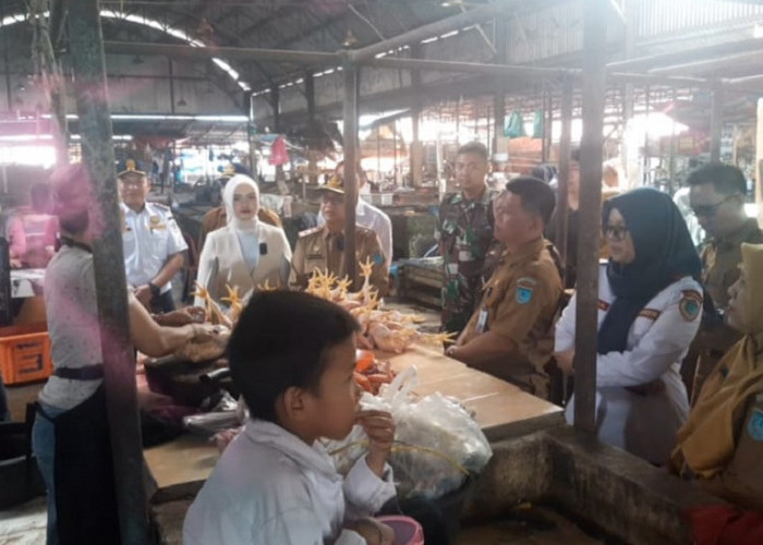 TPID Ogan Ilir Monitoring Harga Jelang Natal 2025 & Tahun Baru 2026 di Pasar Indralaya