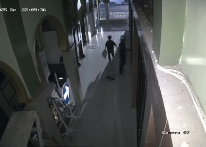 Kotak Amal Masjid di Palembang Digondol Pencuri, Aksi Pelaku Terekam CCTV
