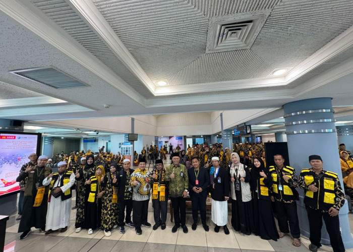 Holiday Angkasa Wisata Lepas Jemaah Umroh Charter Satu Pesawat, Pergi Umroh Terasa Haji