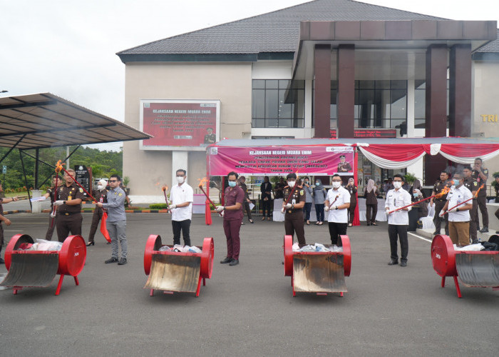 Kejari Muara Enim Musnahkan Ratusan Gram BB Narkotika 