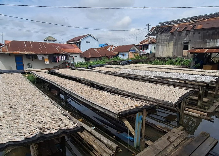 Cuaca Hujan Berkepanjangan, Produksi Ikan Asin di Pasar Tradisional 5 Ulu Palembang Menurun 