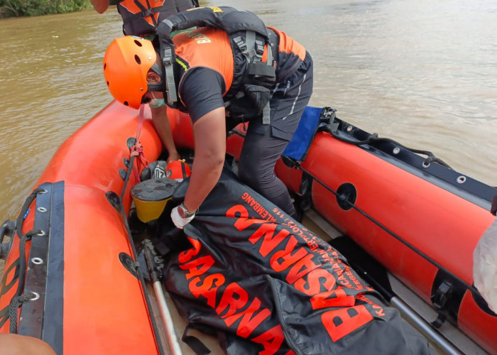 Tim SAR Gabungan Temukan Korban Perahu Bocor Sejauh 15 KM