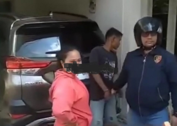Viral: Diduga Hendak Mencuri, Pria Terjebak di Atap Rumah Kosong OPI