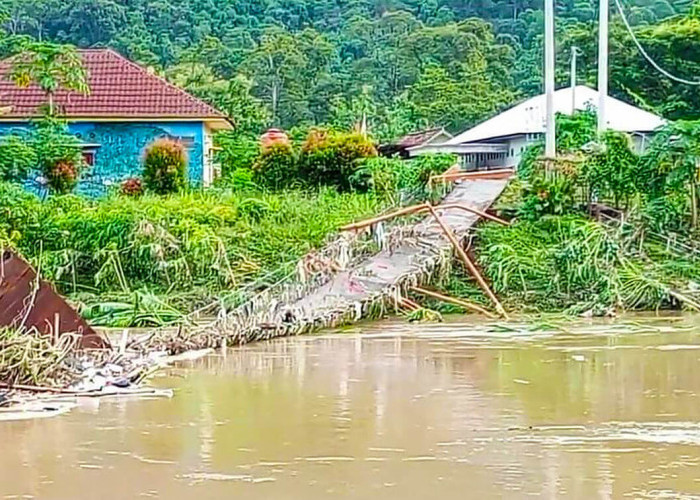 Banjir di Kabupaten OKU Menyisakan Kerusakan 4 Jembatan Gantung