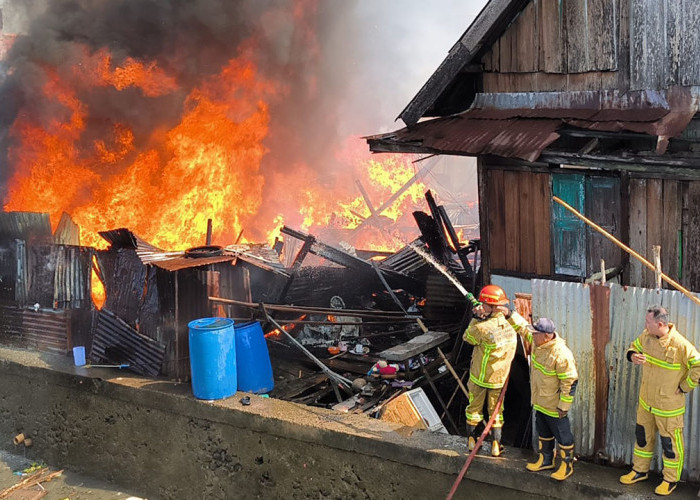 7 Rumah di 35 Ilir Palembang Hangus Terbakar, Diduga Akibat Korsleting Listrik