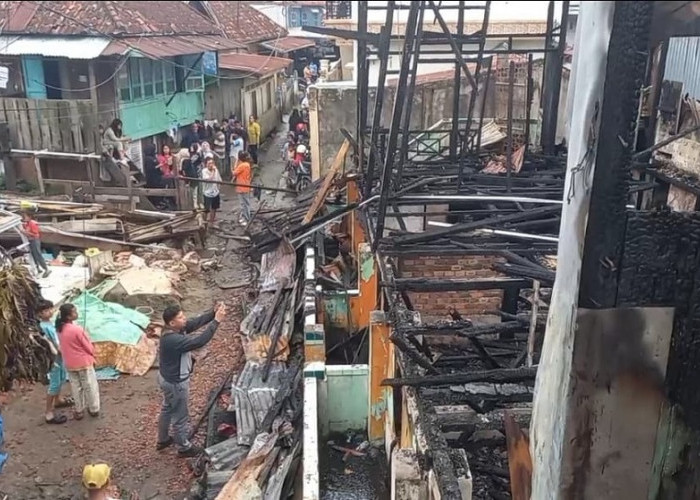 Diduga Akibat Korsleting Listrik, 5 Bangunan di 8 Ulu Palembang Terbakar