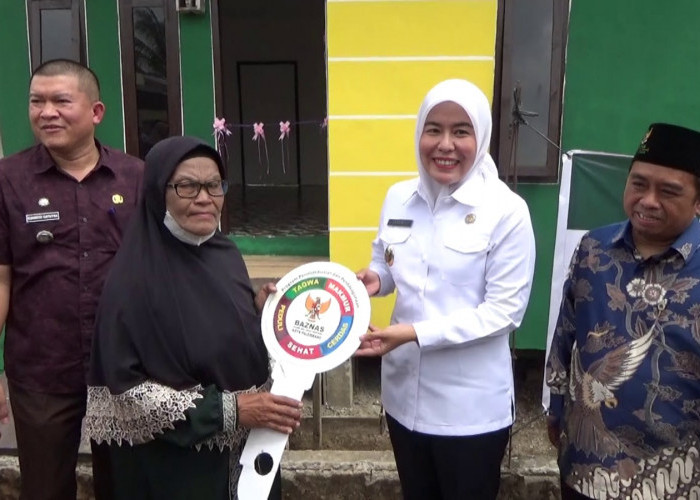Wakil Walikota Palembang Resmikan Program Bedah Rumah