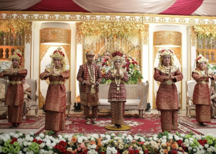 Bikin Haru, Ternyata Tari Pagar Pengantin dalam Pernikahan Adat Palembang Bermakna Perpisahan