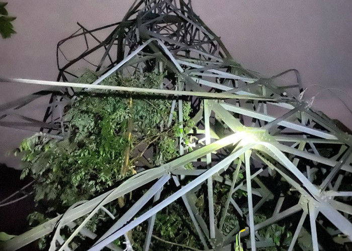 PLN Respons Cepat Insiden Robohnya Tiang SUTT 150 kV di Sungai Penuh