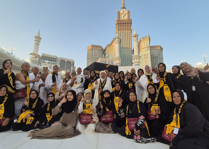 Tawaf Perpisahan Penuh Haru Jamaah Holiday Angkasa Wisata: Langkah Terakhir Penuh Makna Menuju Madinah