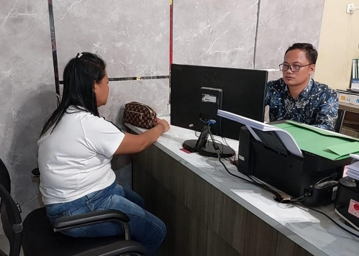 Miris !! Dengan Wajah Lebam korban KDRT Melapor ke Polisi